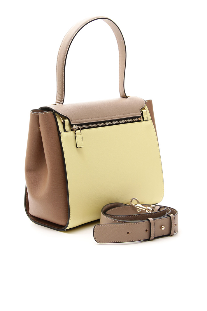 Bag with removable flap
Intrend Bag with removable flap
Intrend
