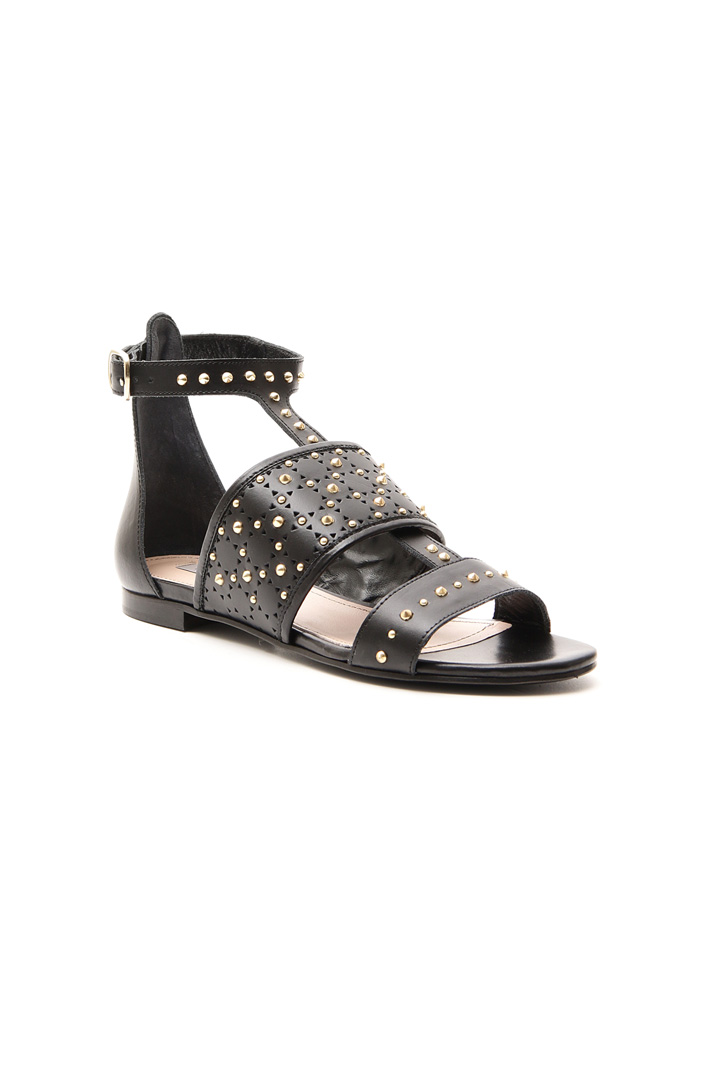 Flat sandal with studs Intrend Flat sandal with studs Intrend