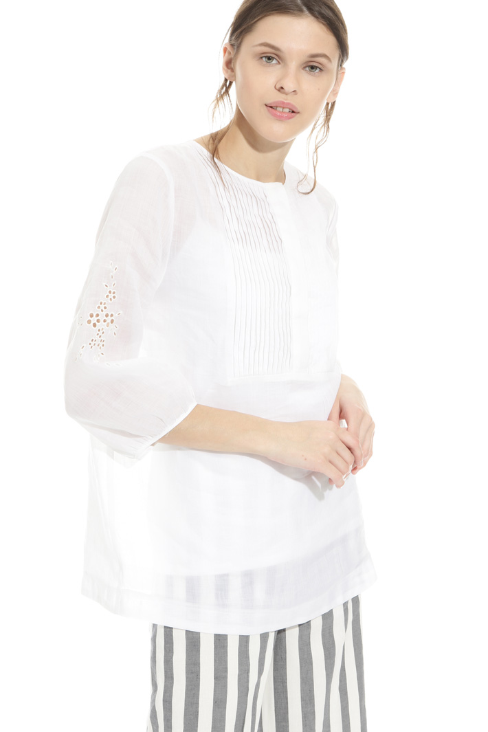 Perforated detail tunic Intrend Perforated detail tunic Intrend