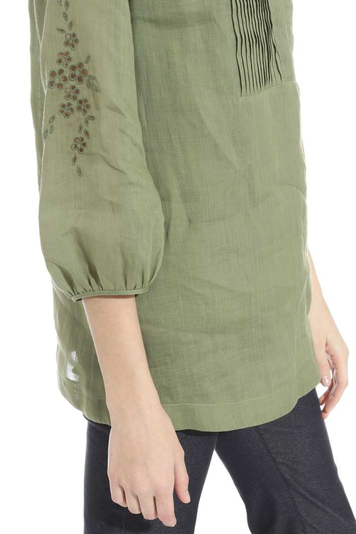Perforated detail tunic Intrend Perforated detail tunic Intrend