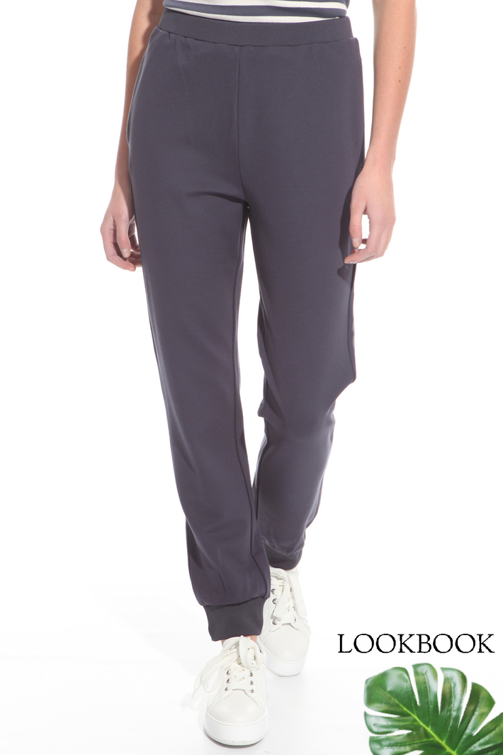 Jersey jogging trousers
Intrend Jersey jogging trousers
Intrend