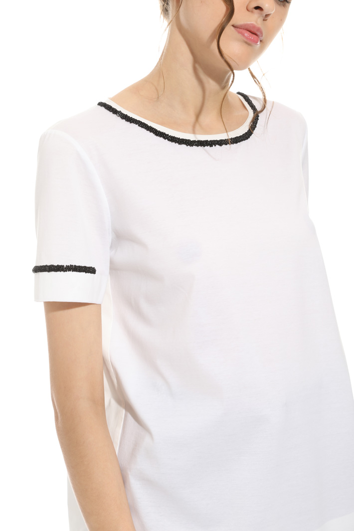 T-shirt in cotone con ricamo Intrend T-shirt in cotone con ricamo Intrend