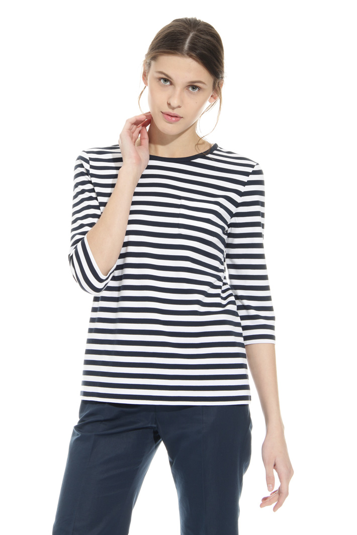 T-shirt in jersey con taschino Intrend T-shirt in jersey con taschino Intrend