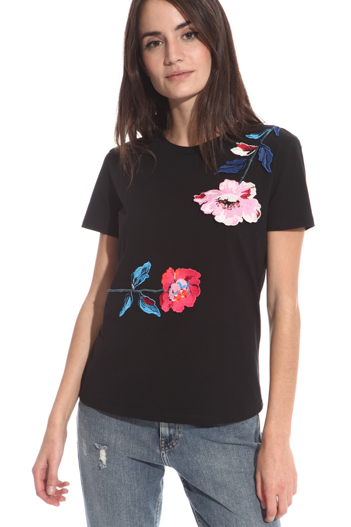 T-shirt con applicazioni T-shirt con applicazioni