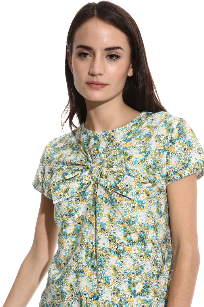 Top con maxi fiocchi Intrend Top con maxi fiocchi Intrend