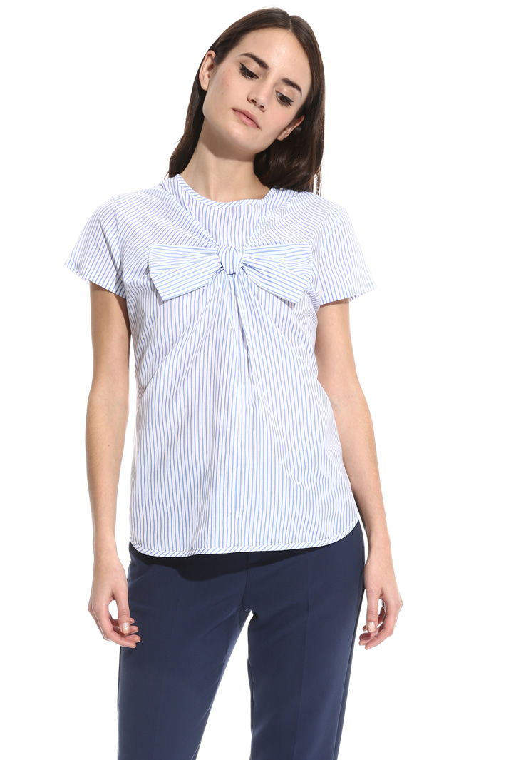 Top con maxi fiocchi Intrend Top con maxi fiocchi Intrend