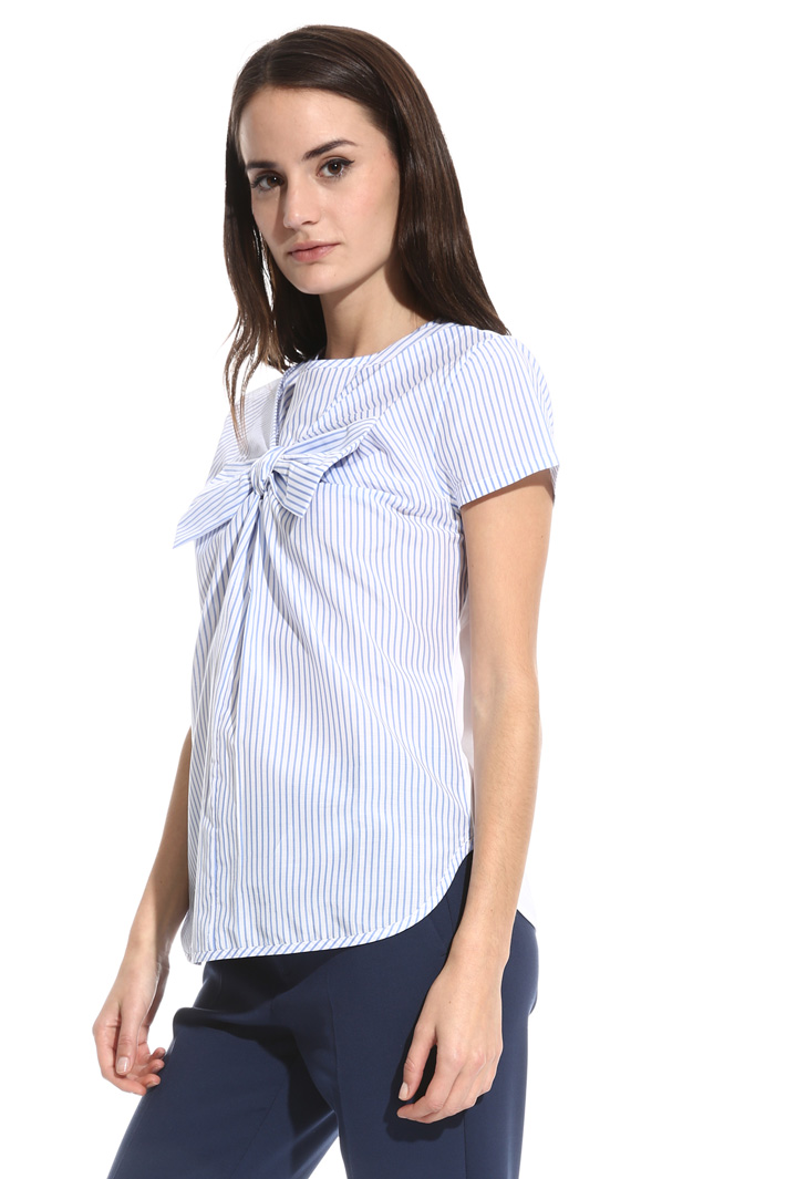 Top con maxi fiocchi Intrend Top con maxi fiocchi Intrend