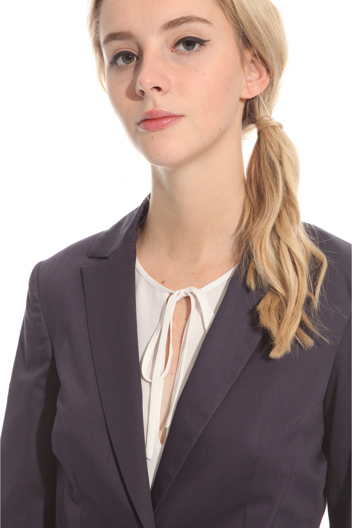 Cotton satin blazer
Intrend Cotton satin blazer
Intrend