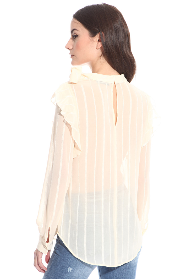 Blouse in crepe fabric Intrend Blouse in crepe fabric Intrend