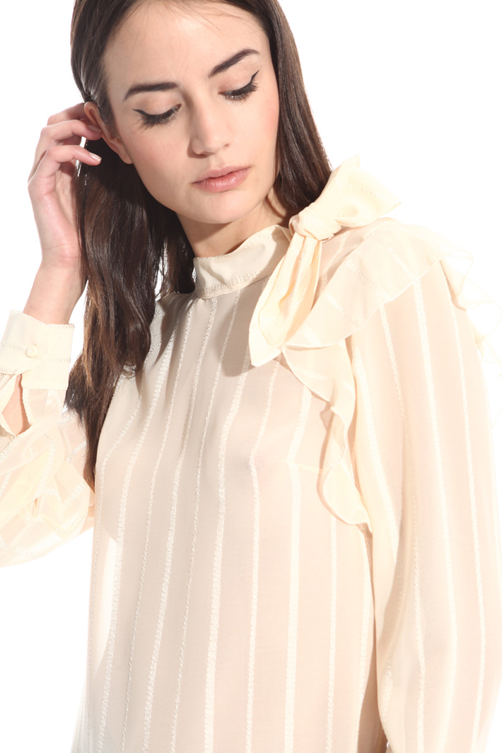 Blouse in crepe fabric Intrend Blouse in crepe fabric Intrend