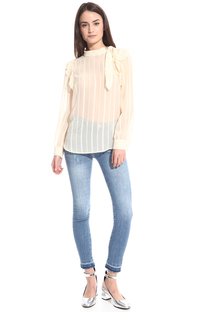 Blouse in crepe fabric Intrend Blouse in crepe fabric Intrend