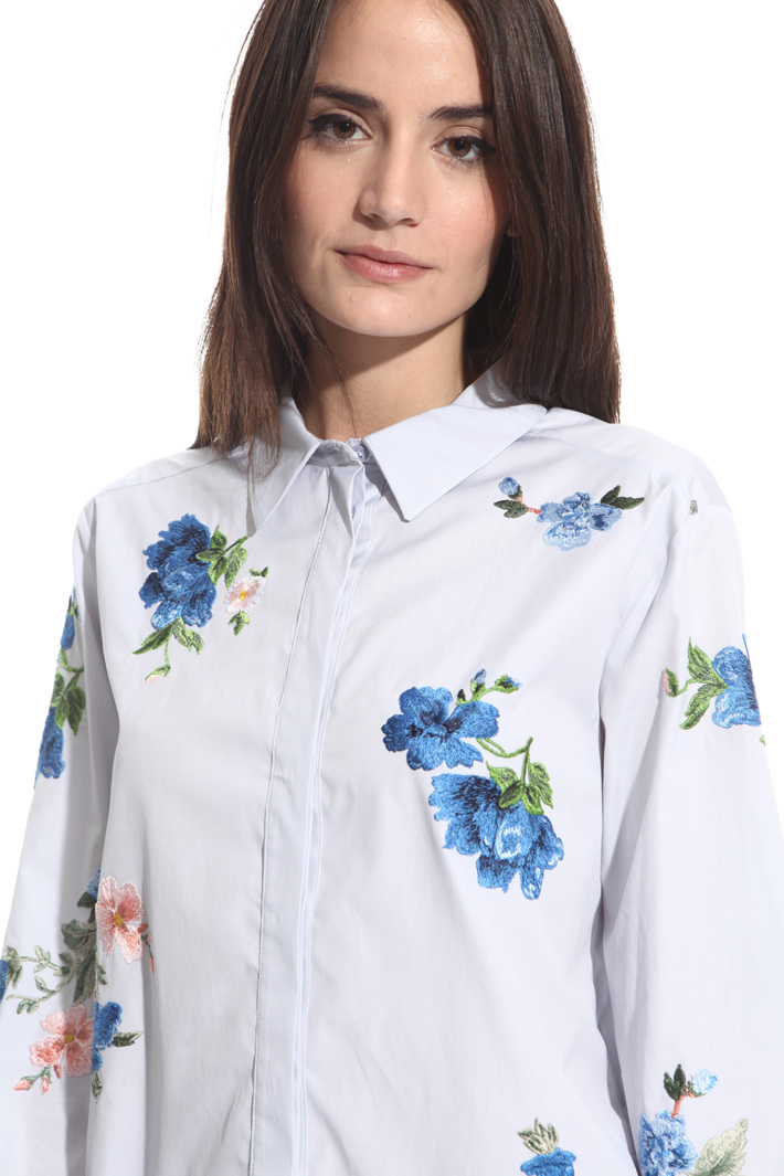Camicia con ricami in filo Intrend Camicia con ricami in filo Intrend