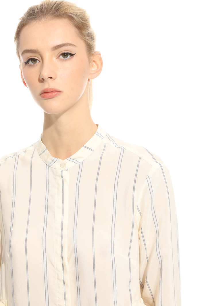 Camicia in viscosa tinto filo Intrend Camicia in viscosa tinto filo Intrend