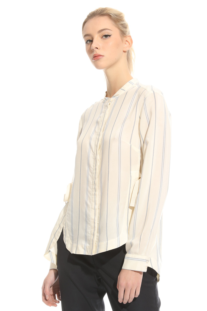 Camicia in viscosa tinto filo Intrend Camicia in viscosa tinto filo Intrend