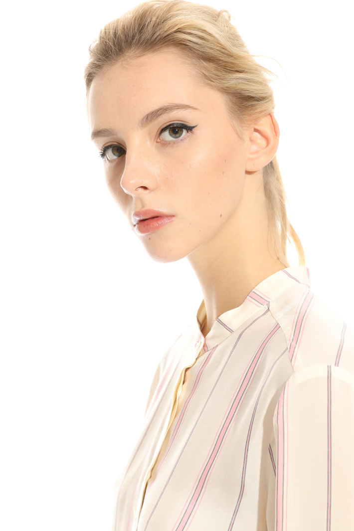 Camicia in viscosa tinto filo Intrend Camicia in viscosa tinto filo Intrend