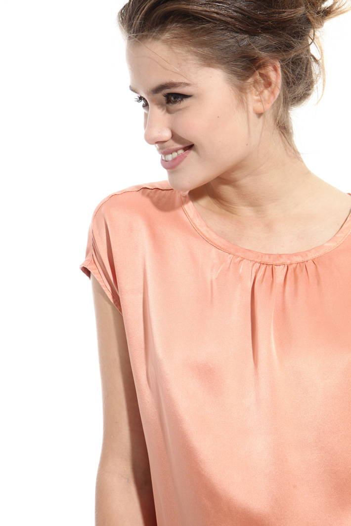 Boxy top in satin Intrend Boxy top in satin Intrend