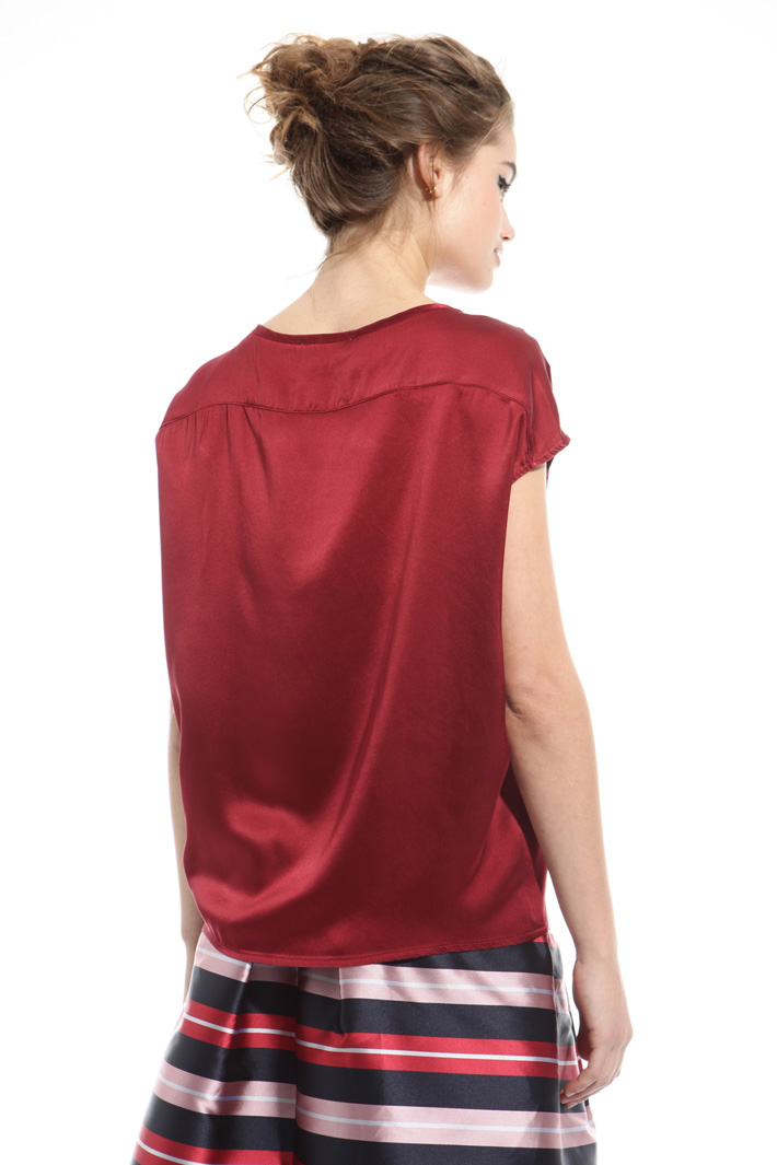 Boxy top in satin Intrend Boxy top in satin Intrend