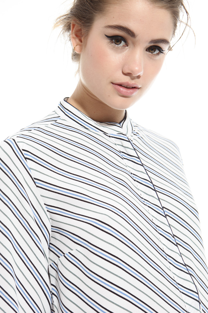 Blusa in tessuto fluido Intrend Blusa in tessuto fluido Intrend