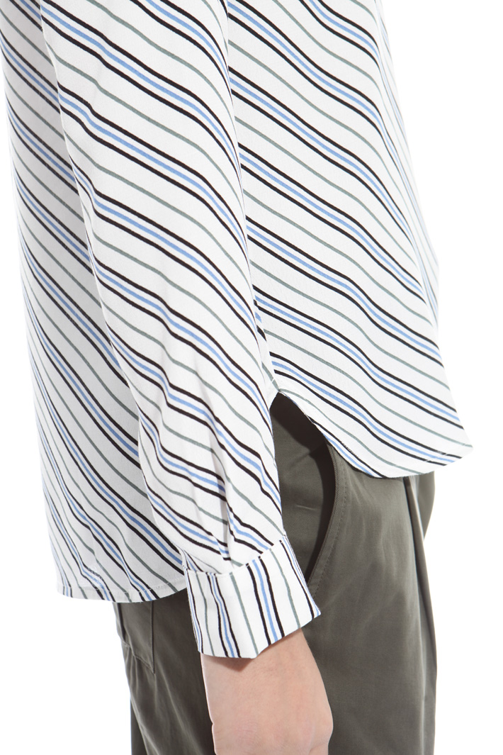 Blusa in tessuto fluido Intrend Blusa in tessuto fluido Intrend