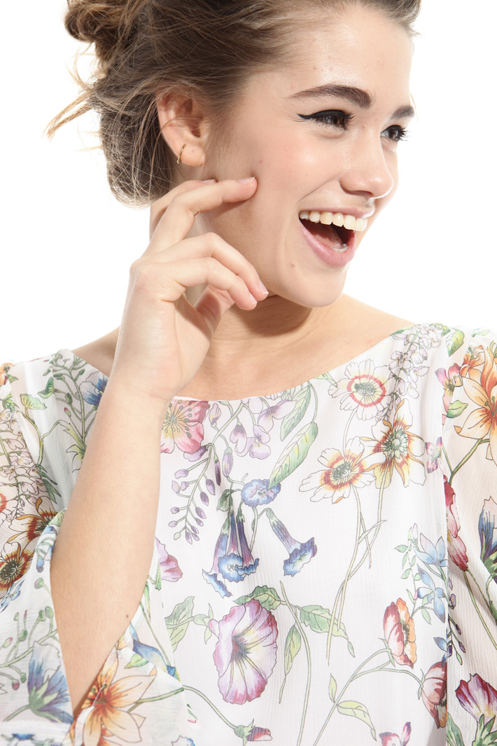 Blusa con cut-out Intrend Blusa con cut-out Intrend