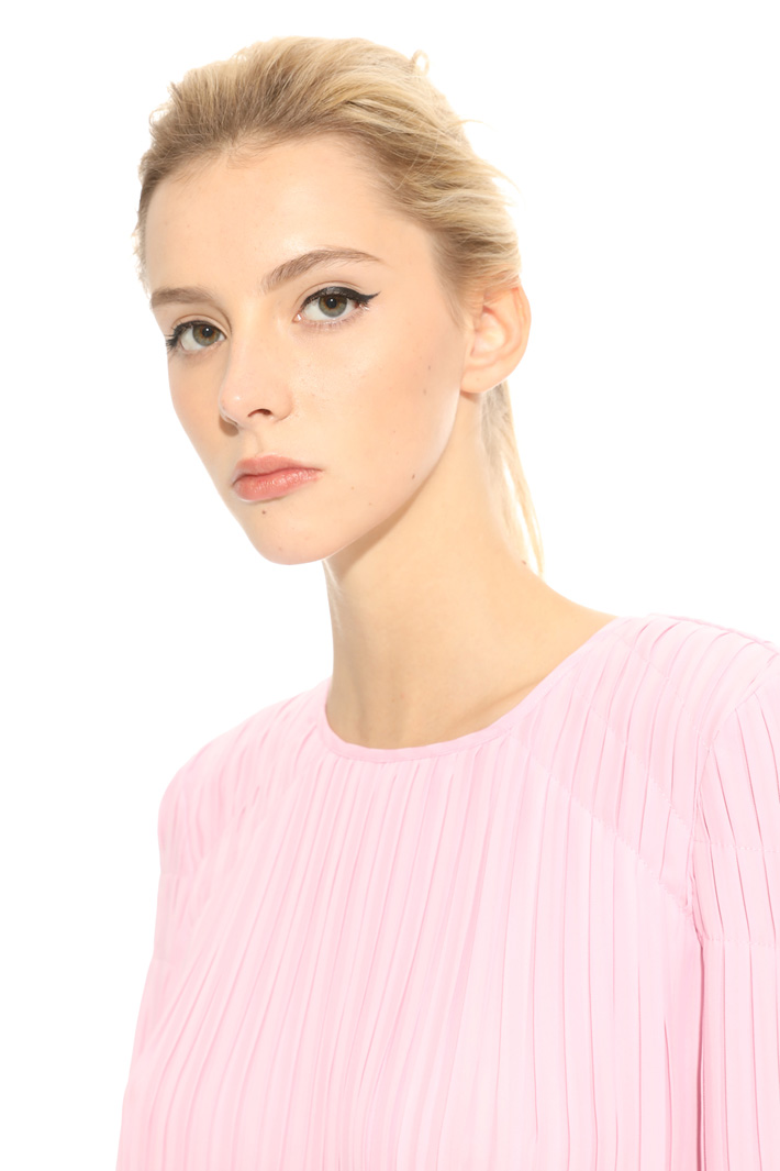 Pleated fluid blouse
Intrend Pleated fluid blouse
Intrend