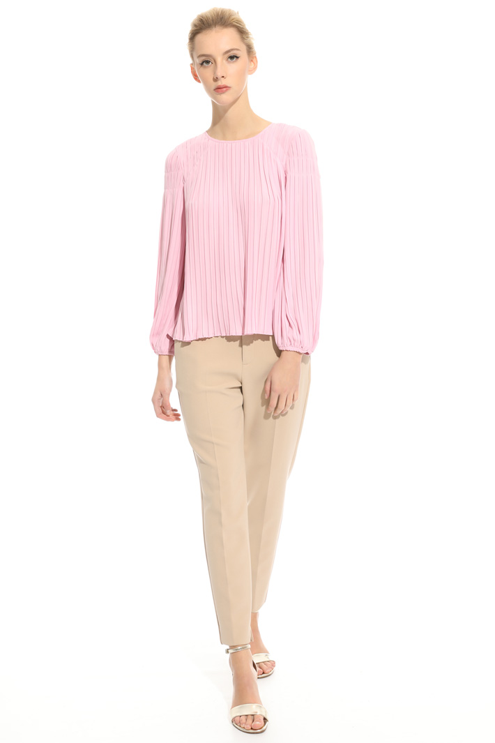 Pleated fluid blouse
Intrend Pleated fluid blouse
Intrend