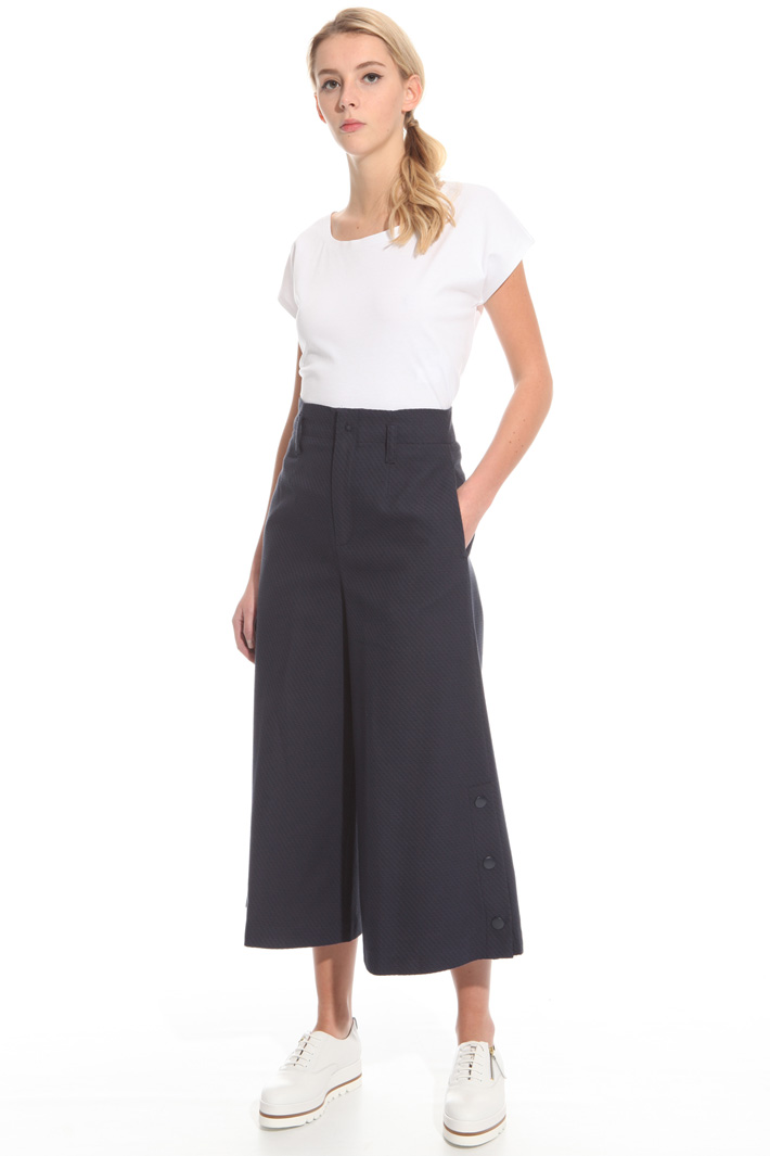 Pantalone cropped con bottoni Intrend Pantalone cropped con bottoni Intrend