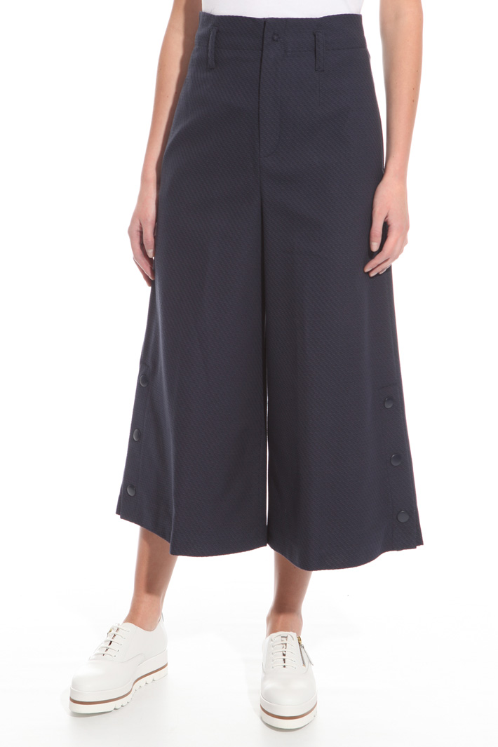 Pantalone cropped con bottoni Intrend Pantalone cropped con bottoni Intrend