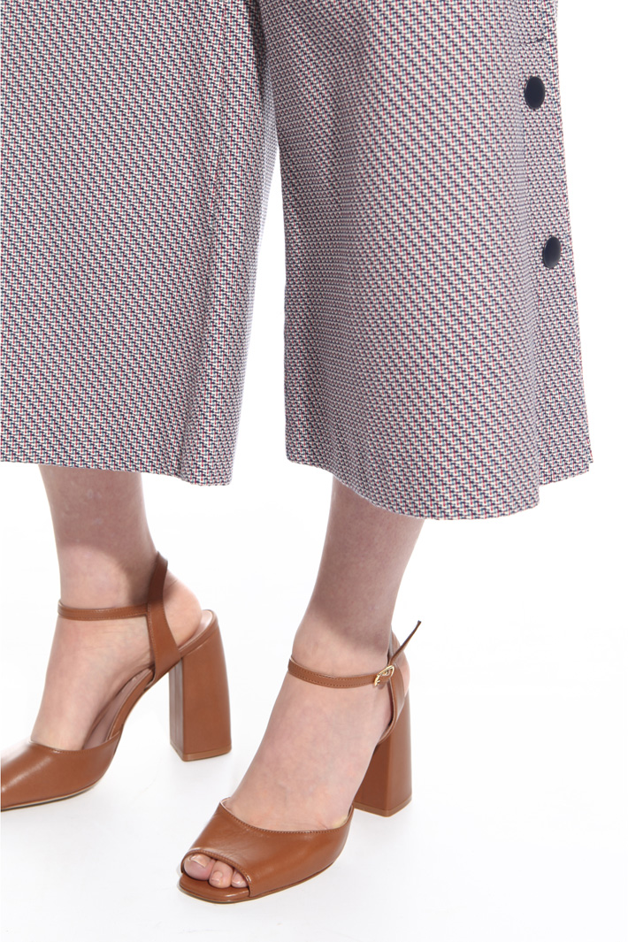 Pantalone cropped con bottoni Intrend Pantalone cropped con bottoni Intrend
