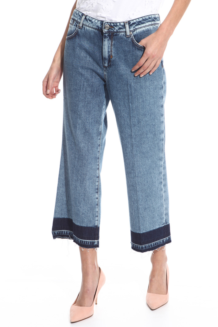 Jeans con bande scure al fondo Intrend Jeans con bande scure al fondo Intrend