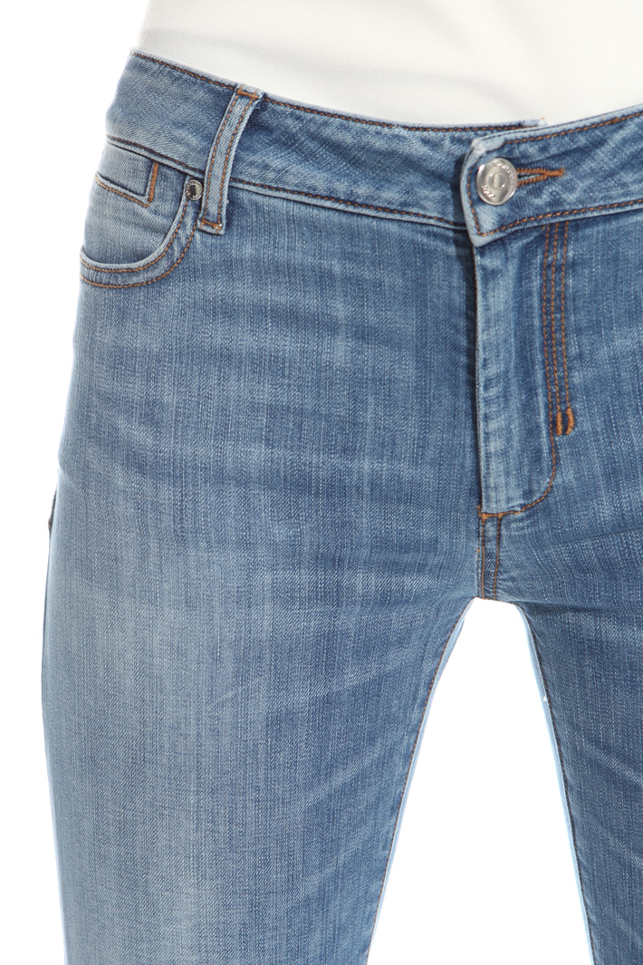 Jeans con borchie applicate Intrend Jeans con borchie applicate Intrend