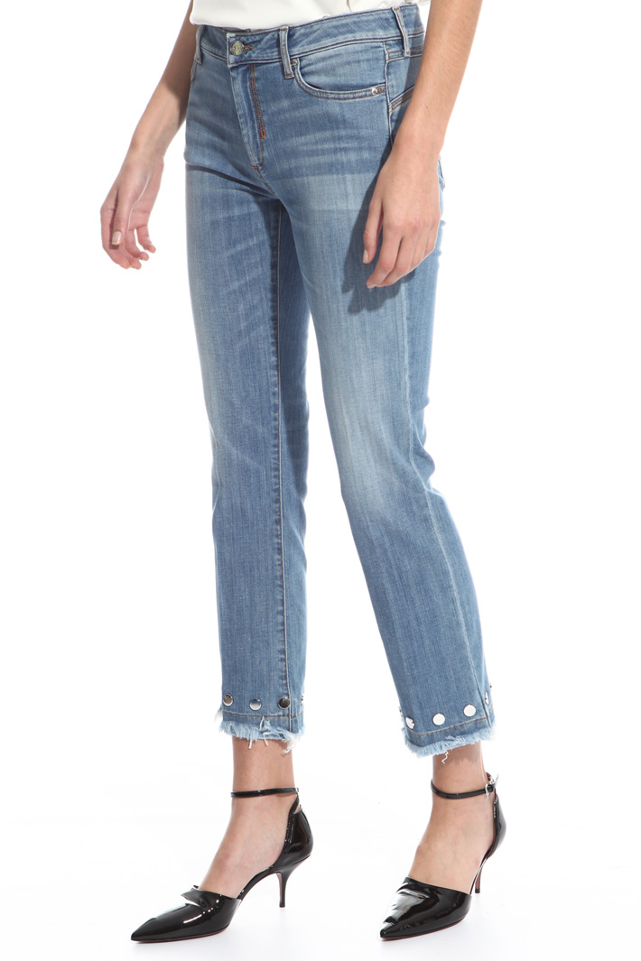 Jeans con borchie applicate Intrend Jeans con borchie applicate Intrend