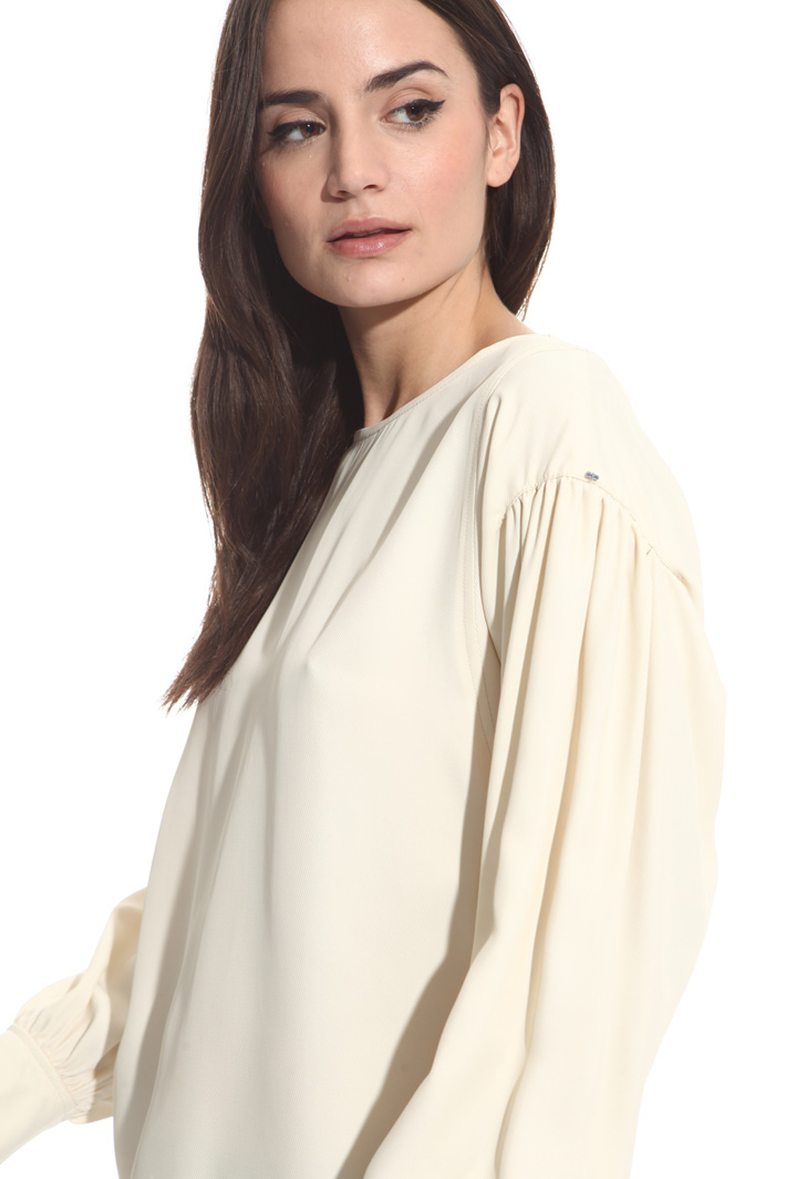 Blusa con maniche ampie Intrend Blusa con maniche ampie Intrend
