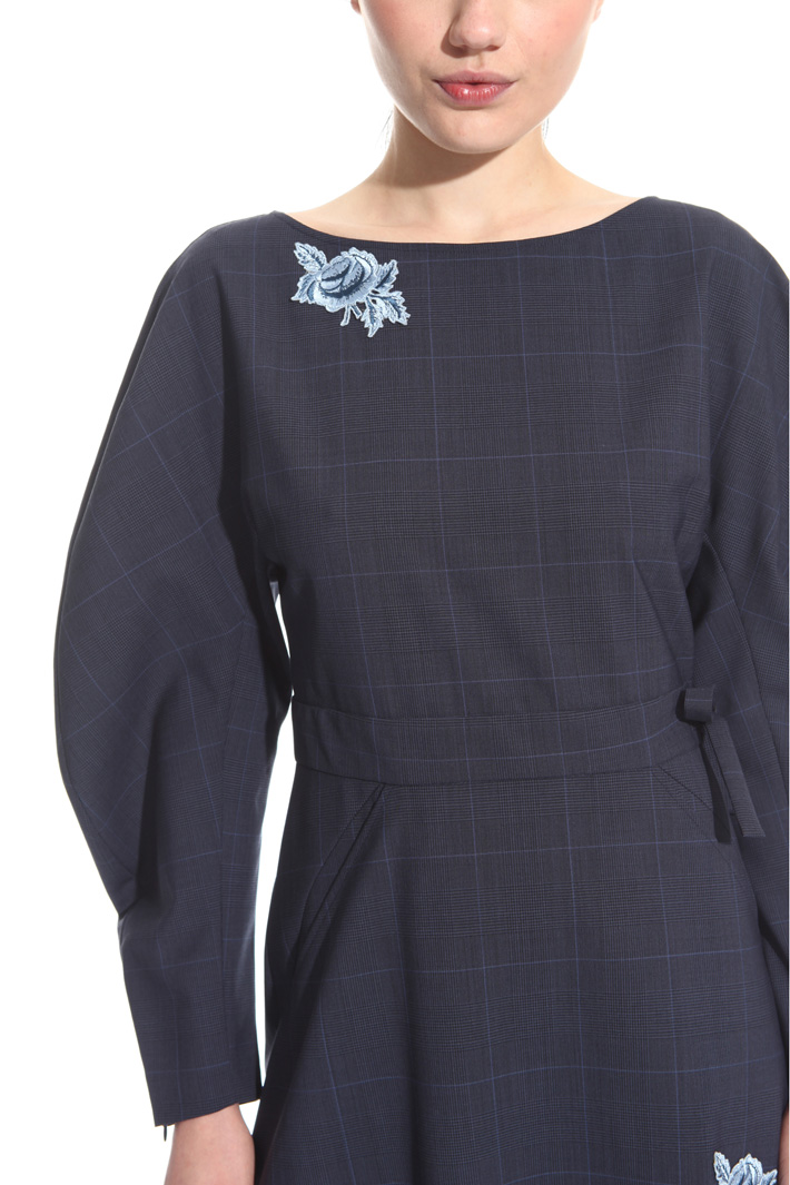 Abito con ricami floreali Intrend Abito con ricami floreali Intrend