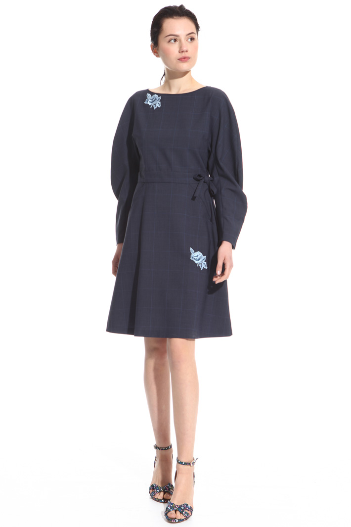Abito con ricami floreali Intrend Abito con ricami floreali Intrend