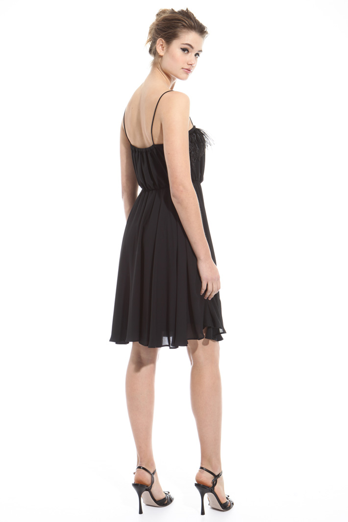 Abito in georgette con piume Intrend Abito in georgette con piume Intrend