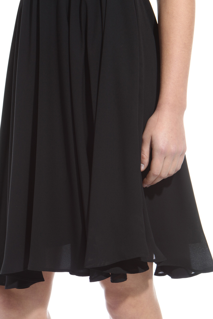 Abito in georgette con piume Intrend Abito in georgette con piume Intrend