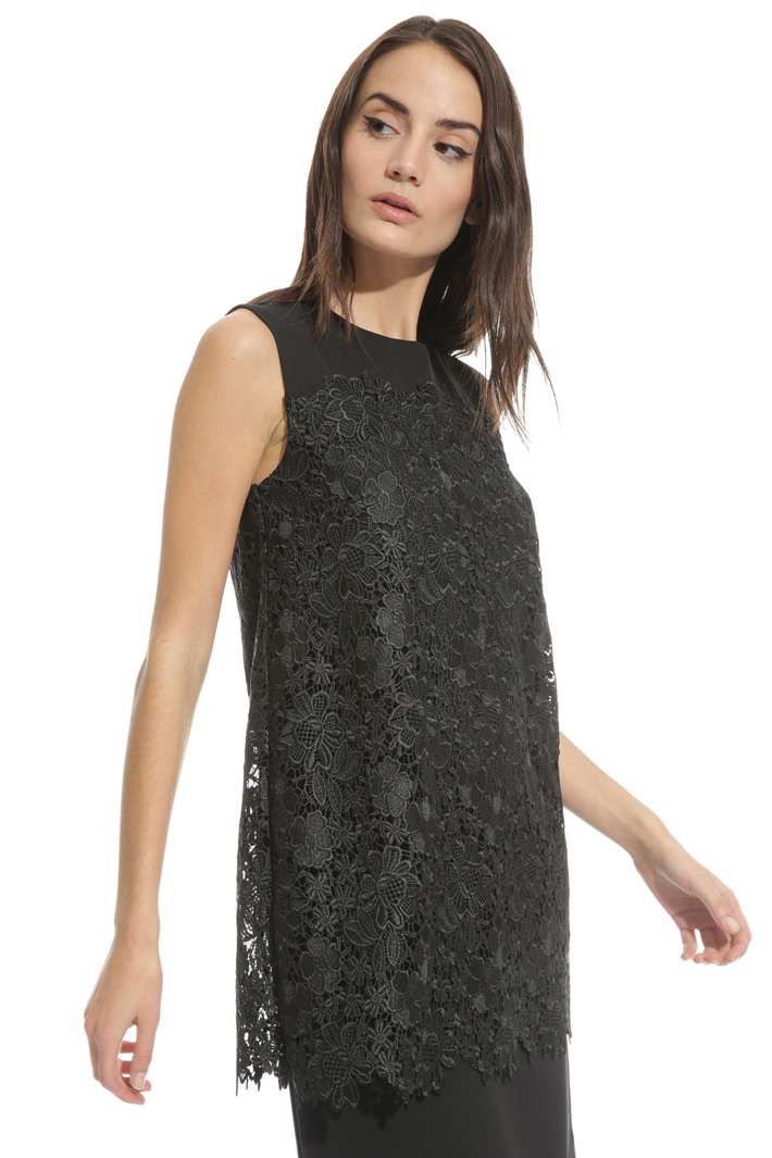 Sleeveless macramé dress Intrend Sleeveless macramé dress Intrend