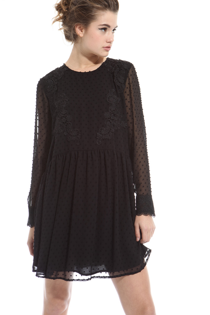 Abito con polsini macramé Intrend Abito con polsini macramé Intrend