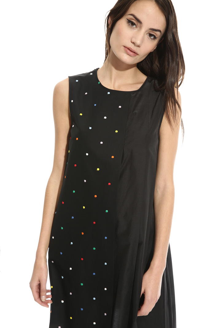 Abito con ricami multicolor Intrend Abito con ricami multicolor Intrend