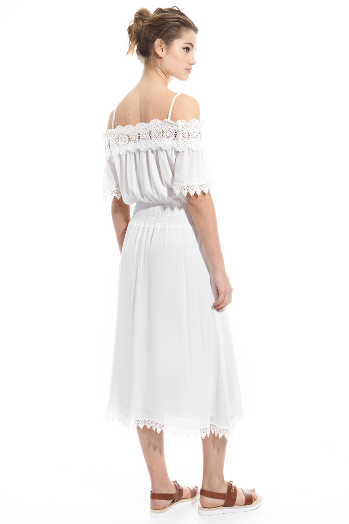 Abito con bordi macramé Intrend Abito con bordi macramé Intrend