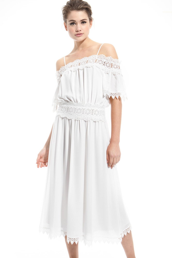 Abito con bordi macramé Intrend Abito con bordi macramé Intrend