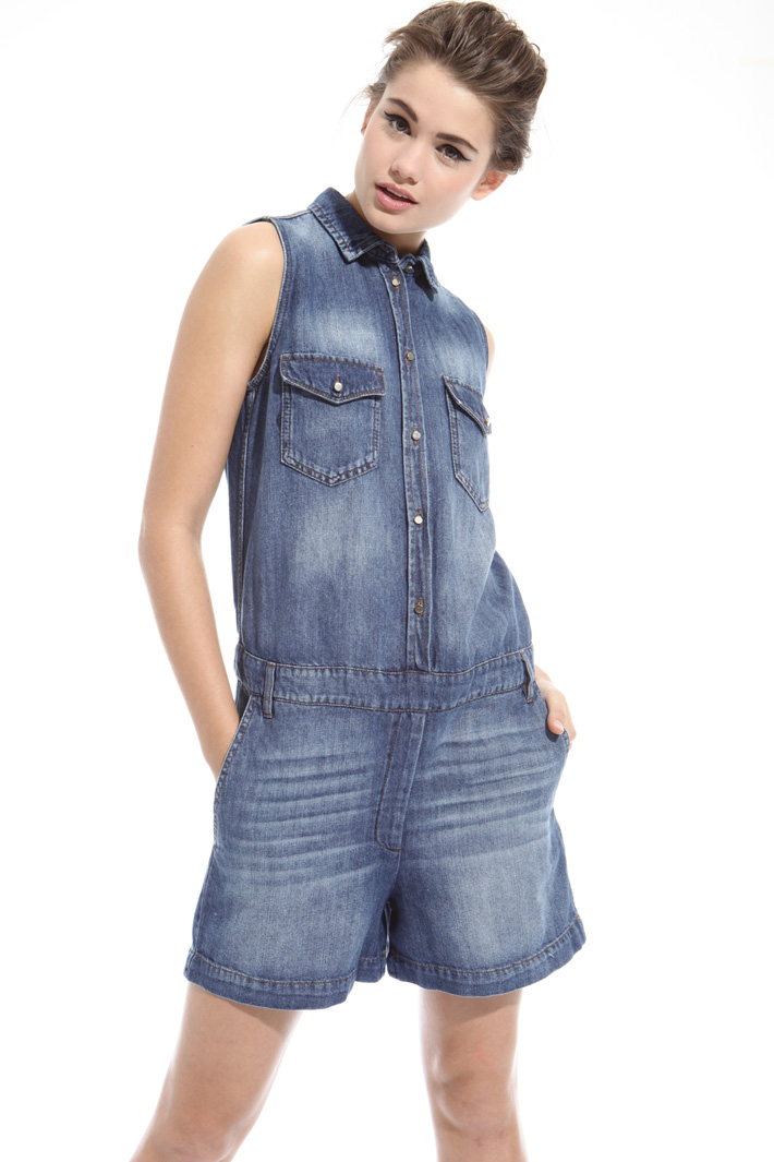 Short denim jumpsuit Intrend Short denim jumpsuit Intrend