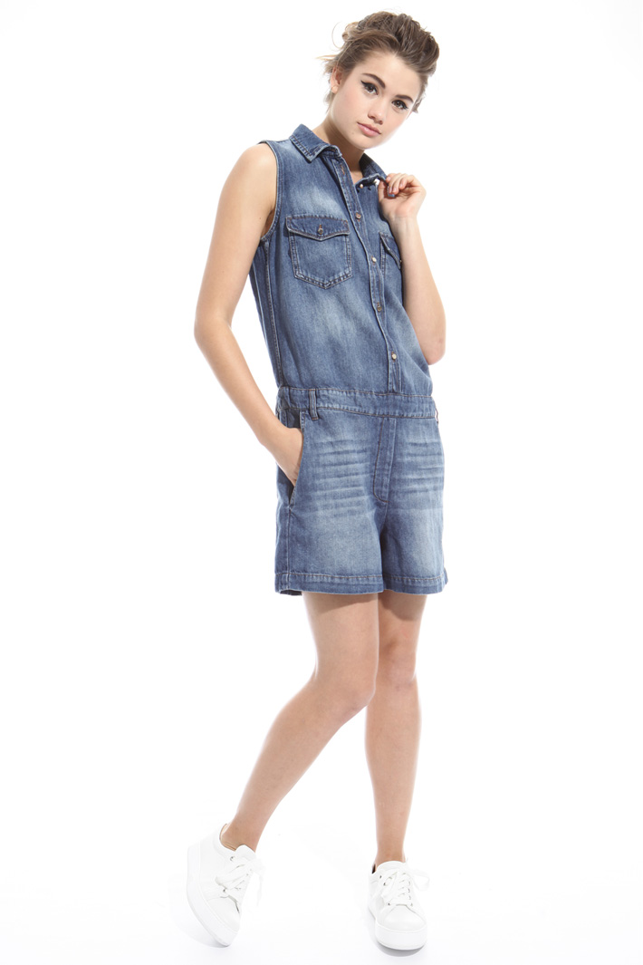 Short denim jumpsuit Intrend Short denim jumpsuit Intrend