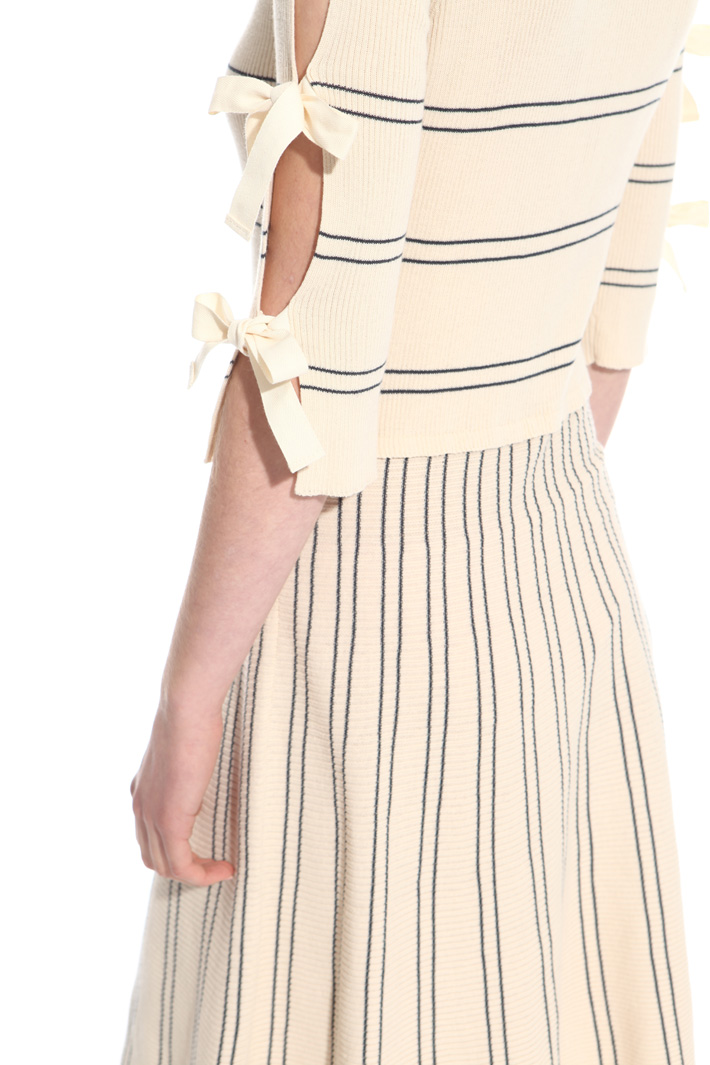 Ribbed knitted dress Intrend Ribbed knitted dress Intrend