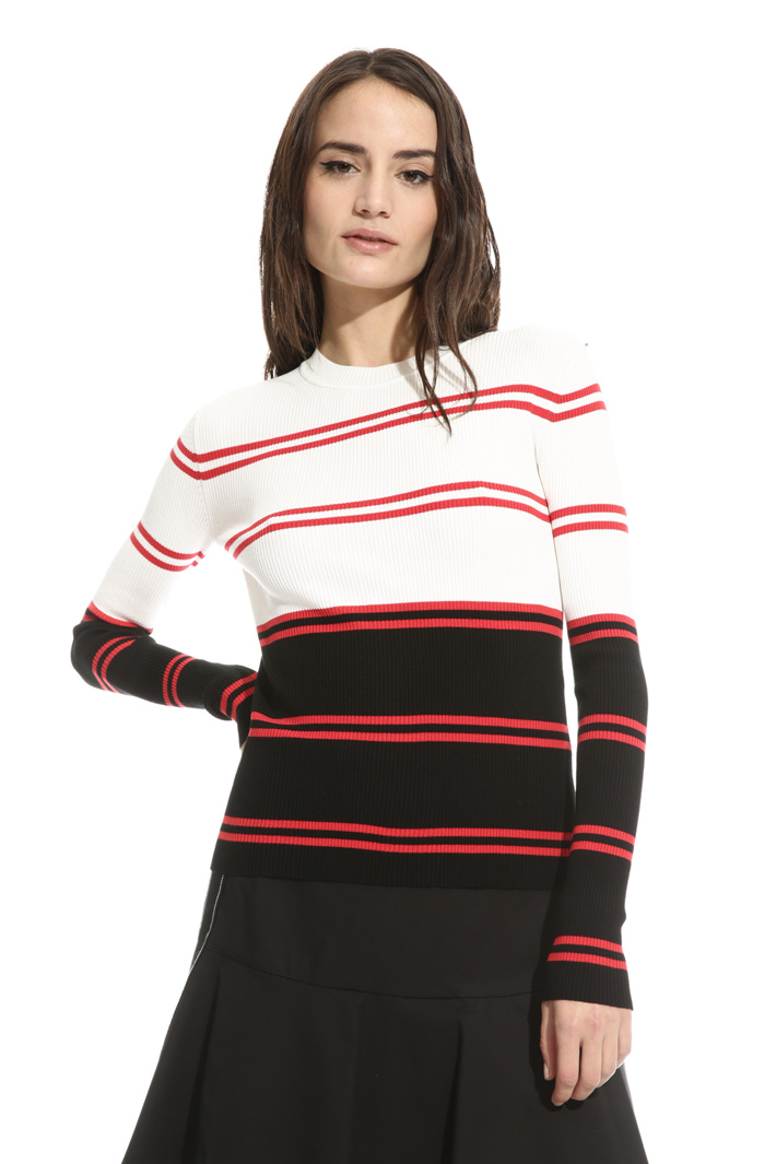Maglia in viscosa a costine Intrend Maglia in viscosa a costine Intrend