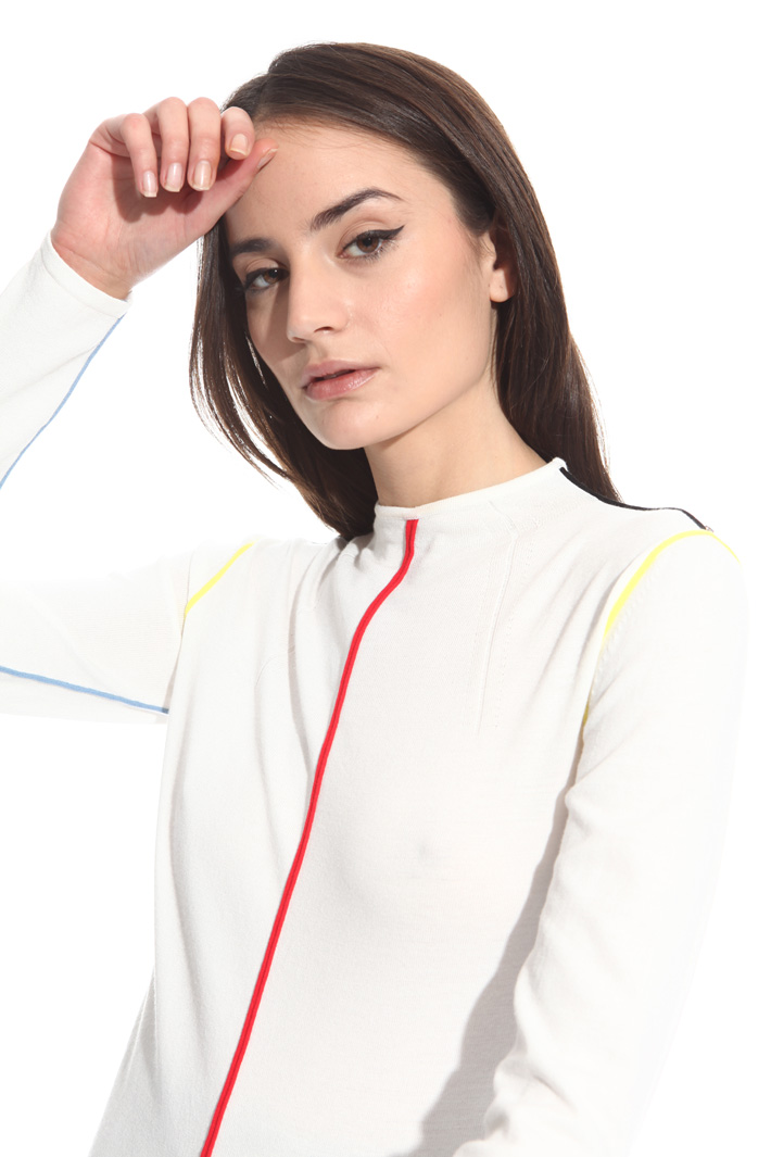 T-shirt con profili colorati Intrend T-shirt con profili colorati Intrend