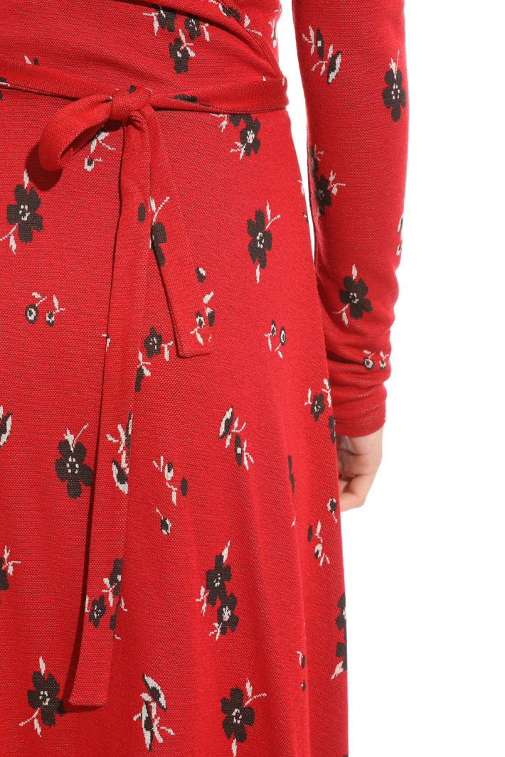 Back V-neck dress Intrend Back V-neck dress Intrend