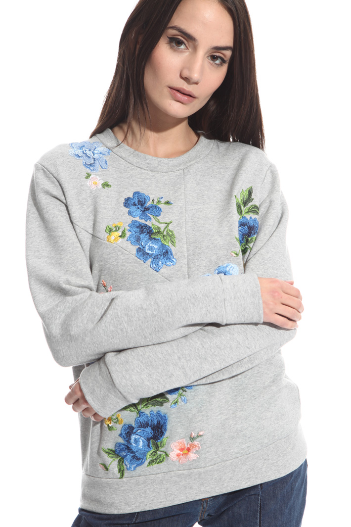 Felpa con fiori ricamati Intrend Felpa con fiori ricamati Intrend