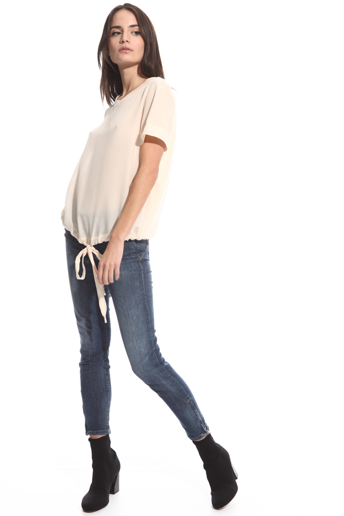 T-shirt con arriccio al fondo Intrend T-shirt con arriccio al fondo Intrend